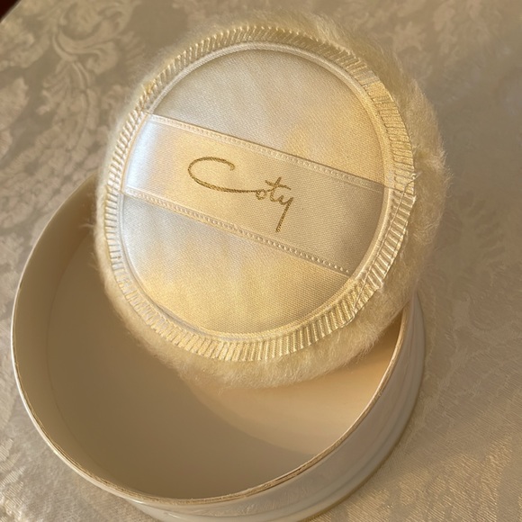 L’Aimant Dusting Powder by Coty - Picture 7 of 7